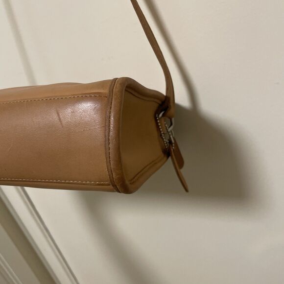 Vintage 90s Coach Sutton Bag 9814 Tan Light Brown Leather Shoulder Crossbody - Picture 9 of 15